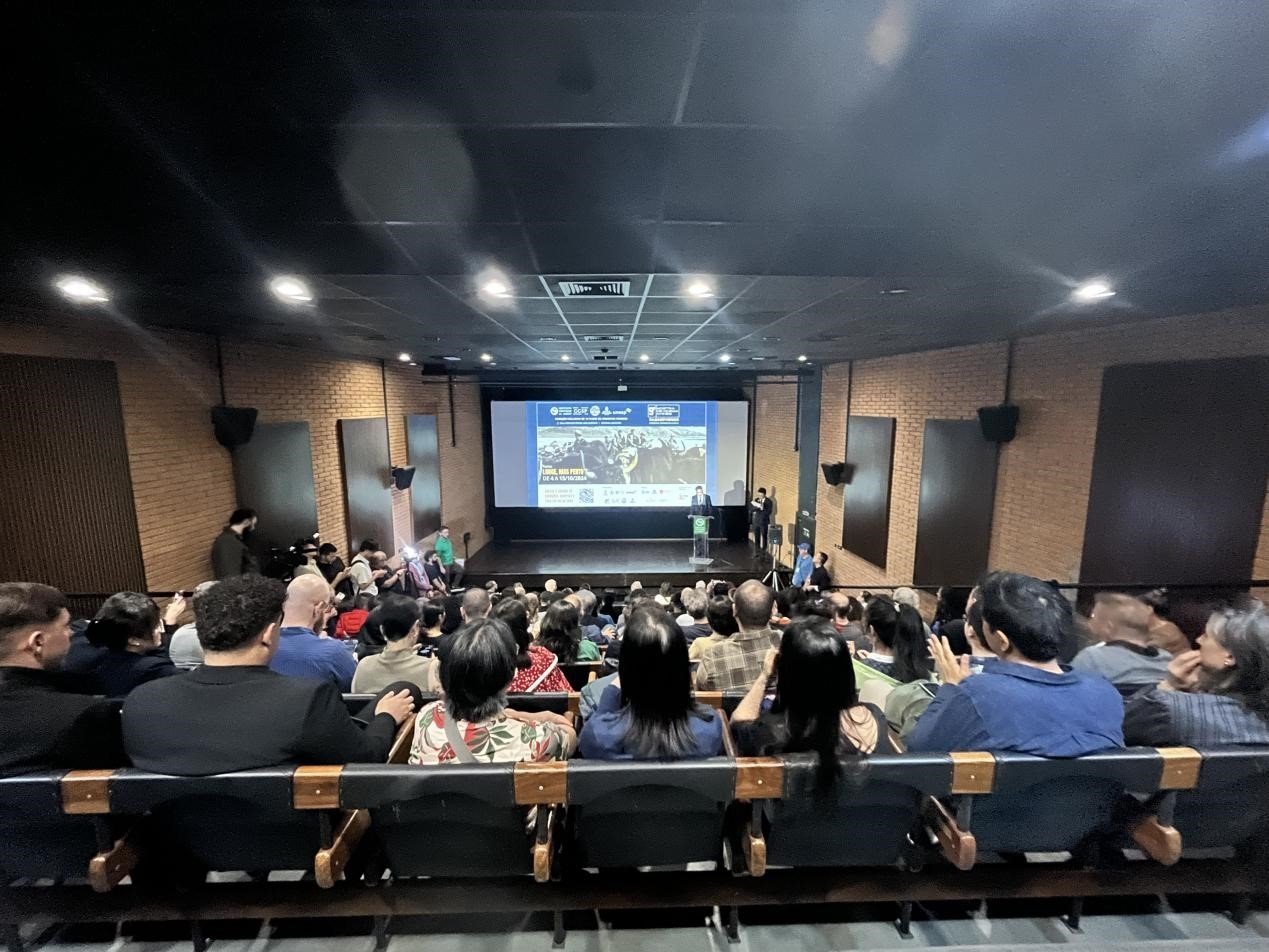 當(dāng)?shù)貢r(shí)間10月3日晚，由巴西圣保羅州立大學(xué)孔子學(xué)院舉辦的第九屆圣保羅中國電影展在圣保羅文化中心拉開帷幕。巴西圣保羅州立大學(xué)孔子學(xué)院供圖