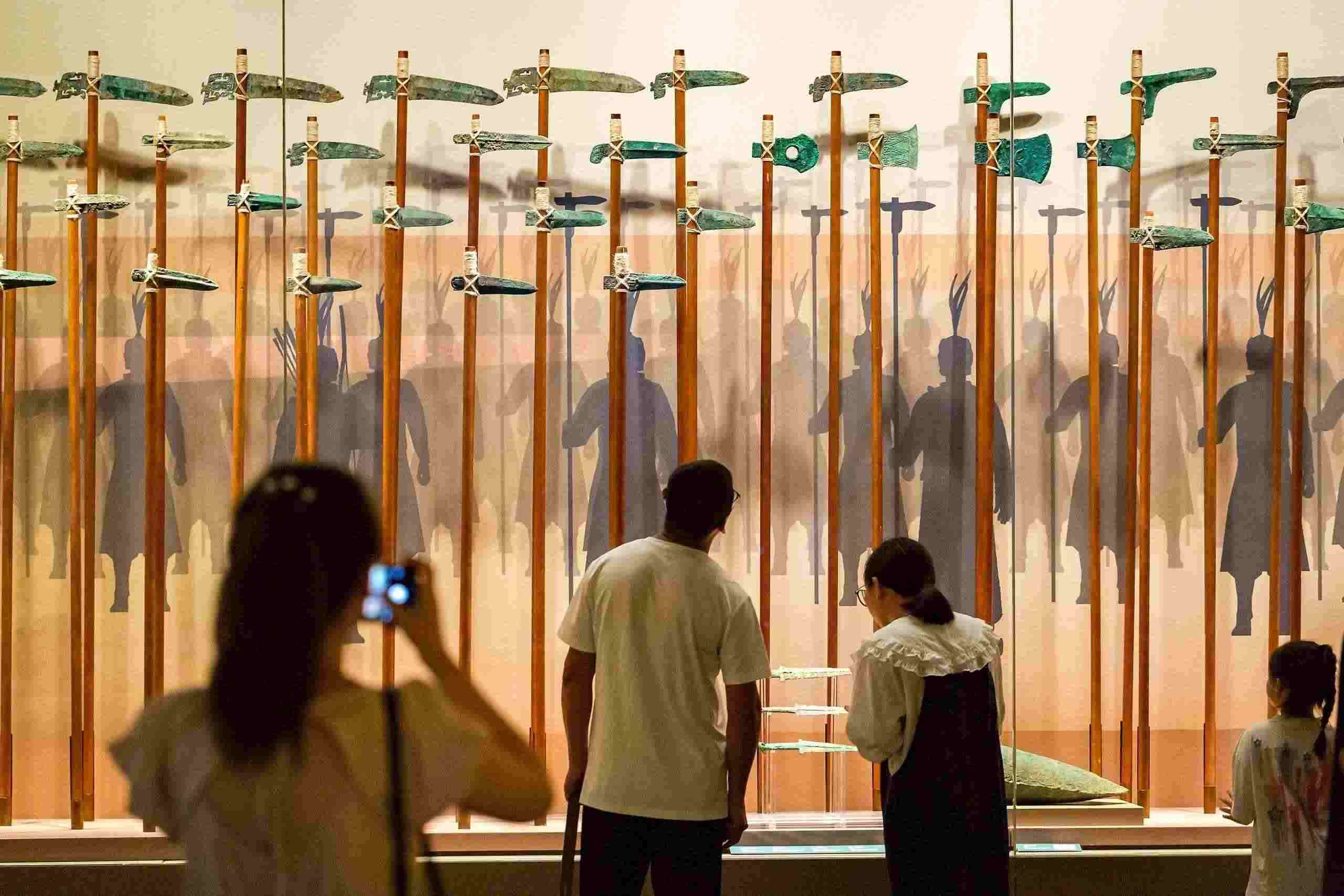 △2024年8月25日，游客在河南省安陽市殷墟博物館參觀。