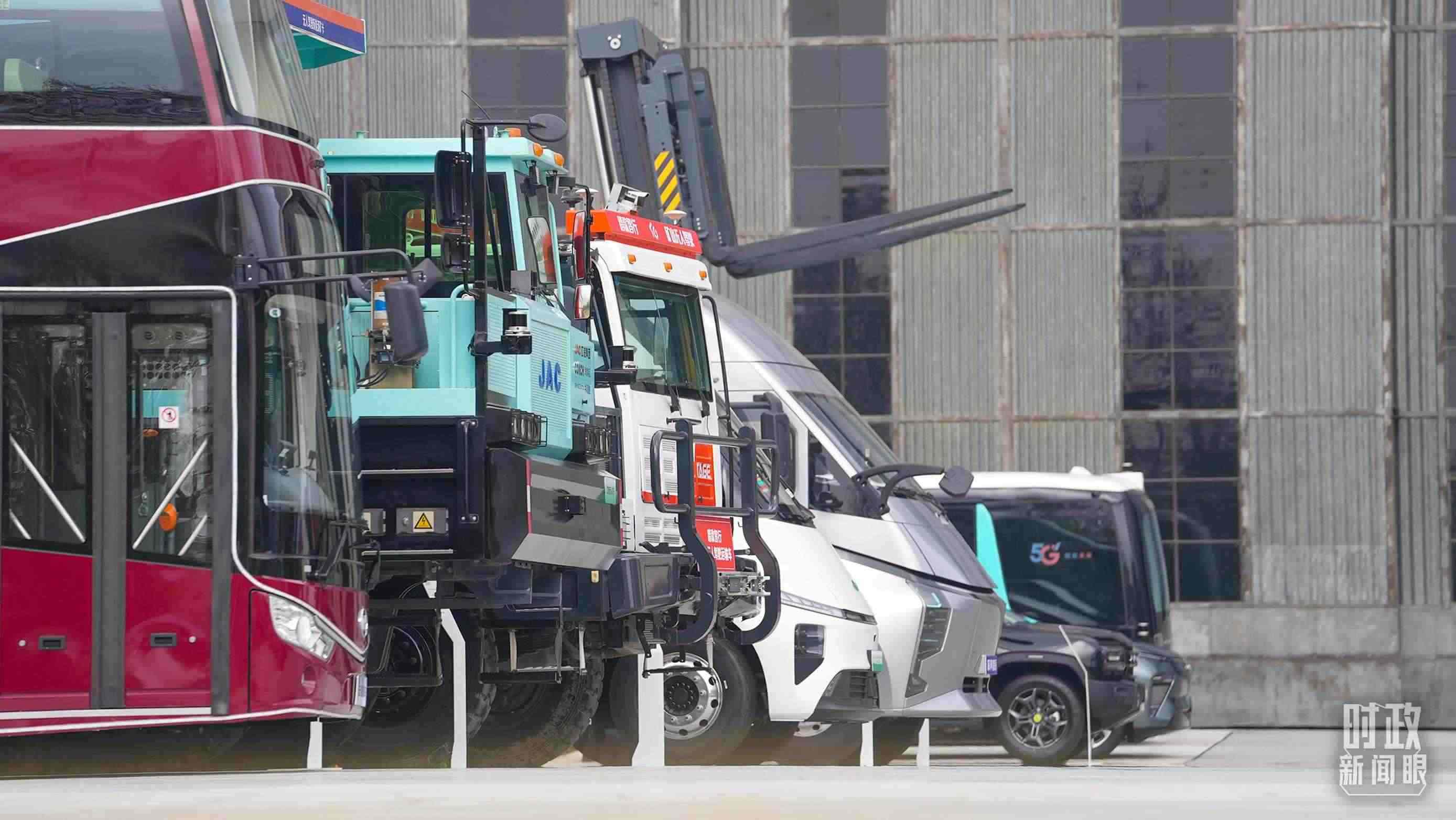 △安徽省重大科技創(chuàng)新成果集中展示展出的新能源汽車。（總臺央視記者金雨秋拍攝）