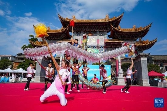 10月19日，四川師范大學(xué)舞龍隊(duì)在傳統(tǒng)舞龍項(xiàng)目中比賽，最終他們獲得該項(xiàng)目銀獎(jiǎng)。