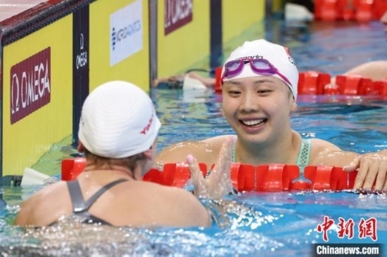 10月19日晚，2024年世界泳聯(lián)游泳世界杯上海站結(jié)束第二個比賽日的爭奪。圖為中國選手唐錢婷在女子100米蛙泳決賽中。 中新社記者 湯彥俊 攝