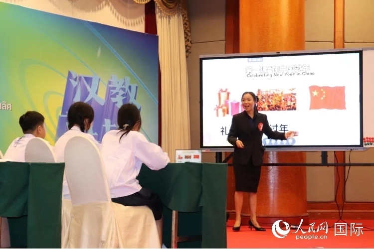 泰國本土中文教師參賽者現(xiàn)場授課。人民網(wǎng)實習生 姚欣可攝