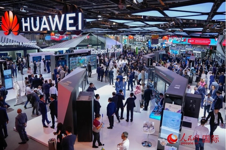 華為展臺(tái)。人民網(wǎng) 塔里克·易卜拉欣攝