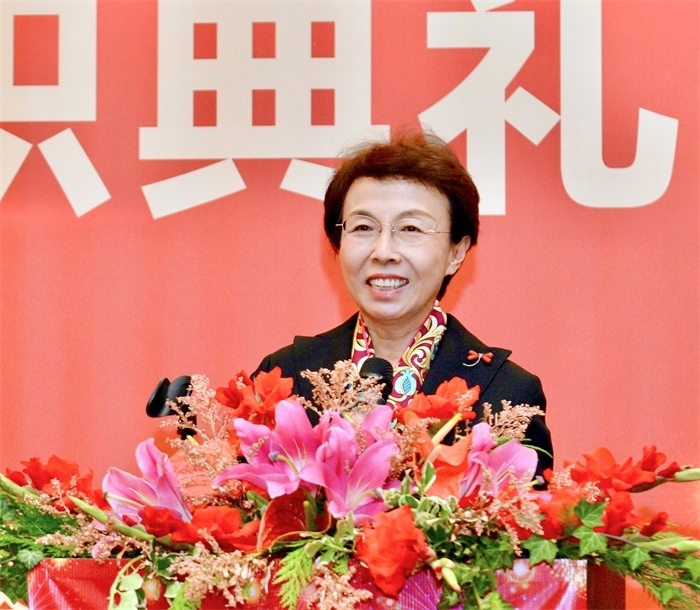 中國僑聯(lián)副主席程紅出席比利時(shí)浙江籍僑團(tuán)聯(lián)盟第二屆主席團(tuán)就職典禮并致辭。比利時(shí)浙江籍僑團(tuán)聯(lián)盟供圖