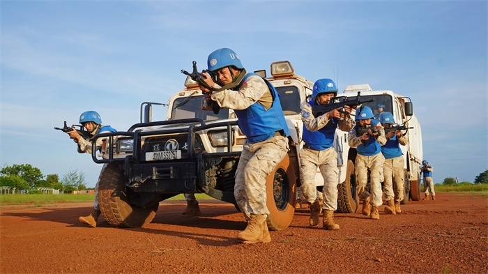 應急分隊戰(zhàn)術(shù)行進。張洪奧攝