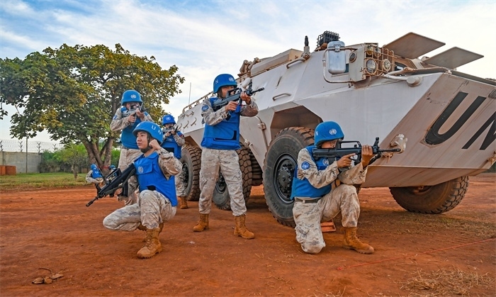 保持防衛(wèi)警戒。孫千攝