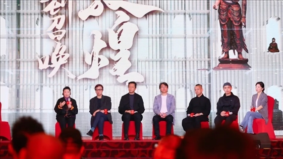 《受到召喚·敦煌》眾主創(chuàng)現(xiàn)場(chǎng)分享創(chuàng)作故事。主辦方供圖