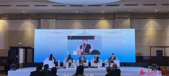 “企業(yè)對中國東盟互聯(lián)互通的責(zé)任與貢獻(xiàn)”分議題討論現(xiàn)場。人民網(wǎng)記者 曹師韻攝