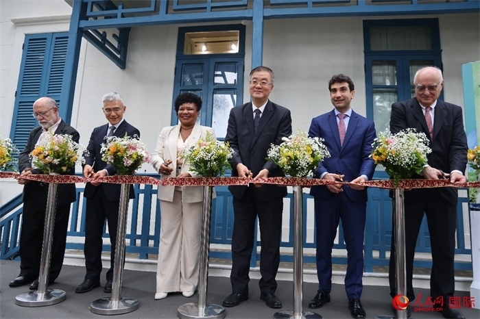 活動上，中巴嘉賓共同為“茶緣·中巴友誼園”剪彩，標(biāo)志著中巴友誼園中“茶之道”展覽正式開幕。人民網(wǎng)記者 張志文攝