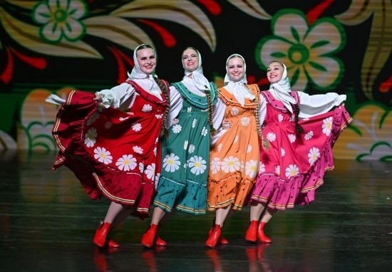 6月22日，2024-2025“中俄文化年”海南島歡樂節(jié)俄羅斯藝術(shù)團體巡演在?？谑信e行。新華社記者郭程攝