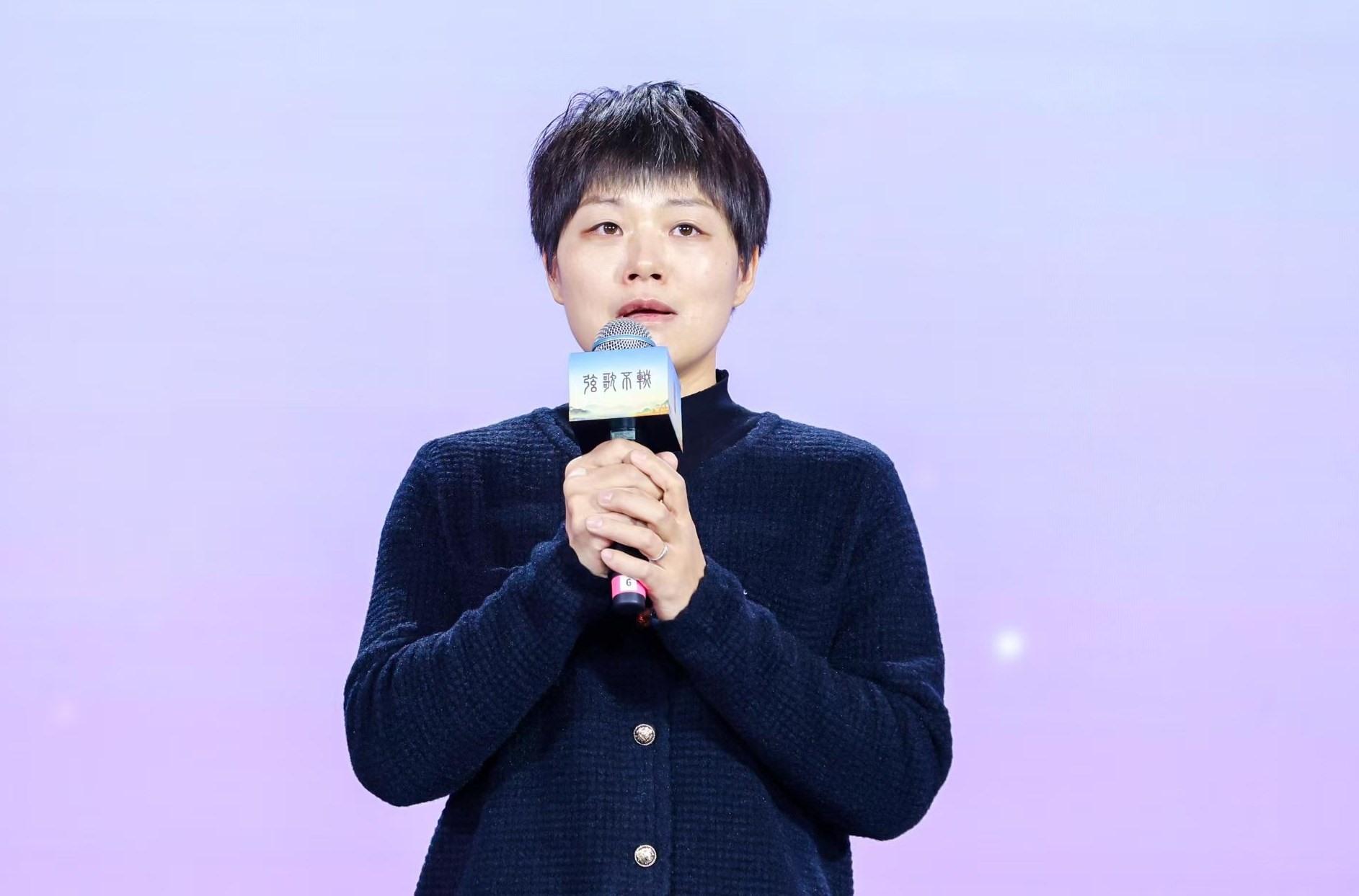 “中國好人”欒留偉妻子薛巧艷。人民視頻供圖。