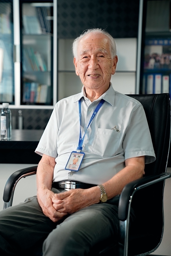 2024年8月，佐佐木俊一在深圳接受本刊記者采訪。