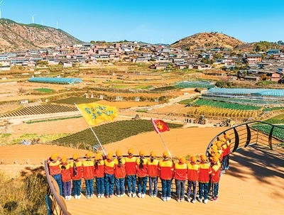 學(xué)生在攀枝花迤沙拉歷史文化主題研學(xué)基地參觀。 石 磊攝