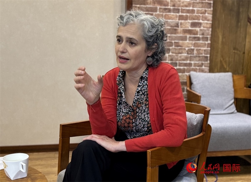 阿根廷布宜諾斯艾利斯大學(xué)社會科學(xué)院院長安娜·何塞菲娜·阿里亞斯(Ana Josefina Arias)接受人民網(wǎng)記者采訪。人民網(wǎng)記者 趙健攝