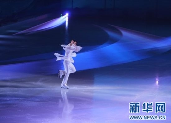 圖為羽生結(jié)弦在表演中。記者 錢錚 攝