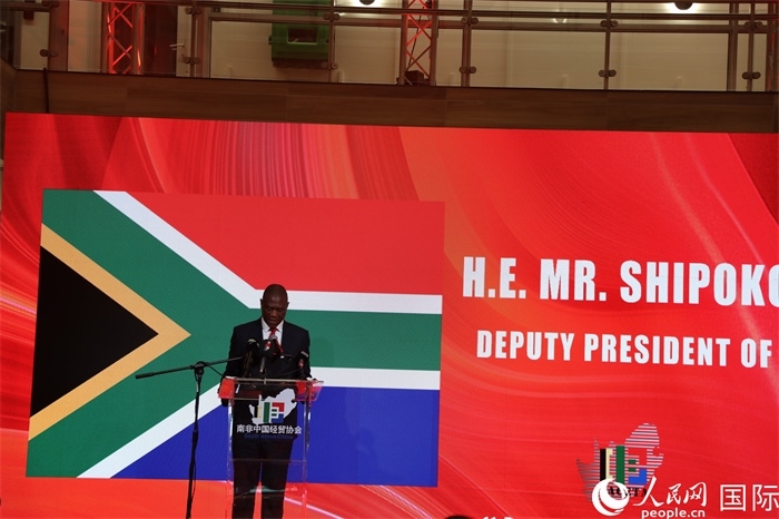 南非副總統(tǒng)馬沙蒂萊現(xiàn)場致辭。人民網(wǎng)記者 戴楷然攝