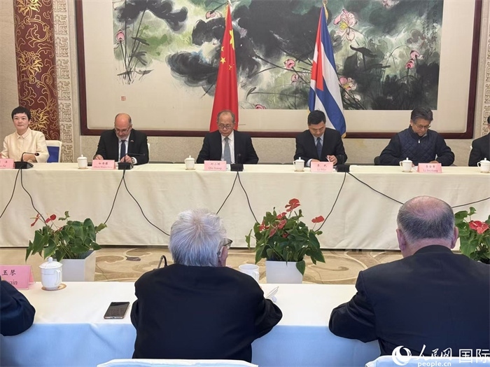 “紀念首批中國學生赴古巴留學暨中古開啟教育合作60周年座談會”在京舉辦。人民網(wǎng)記者 趙健攝