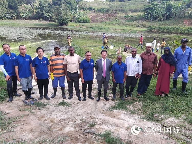 滅螺現場。施亮攝