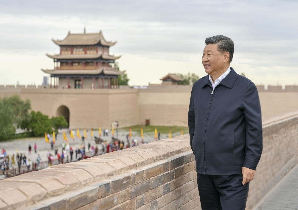 2019年8月20日上午，習(xí)近平總書記來到嘉峪關(guān)關(guān)城，登上城樓察看關(guān)城整體面貌，聽取河西走廊長城、關(guān)隘歷史文化情況介紹。新華社記者 謝環(huán)馳 攝