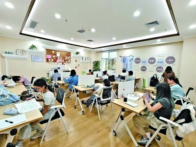 廣東深圳市龍崗區(qū)黨群服務中心開設的共享自習室一景。受訪者供圖