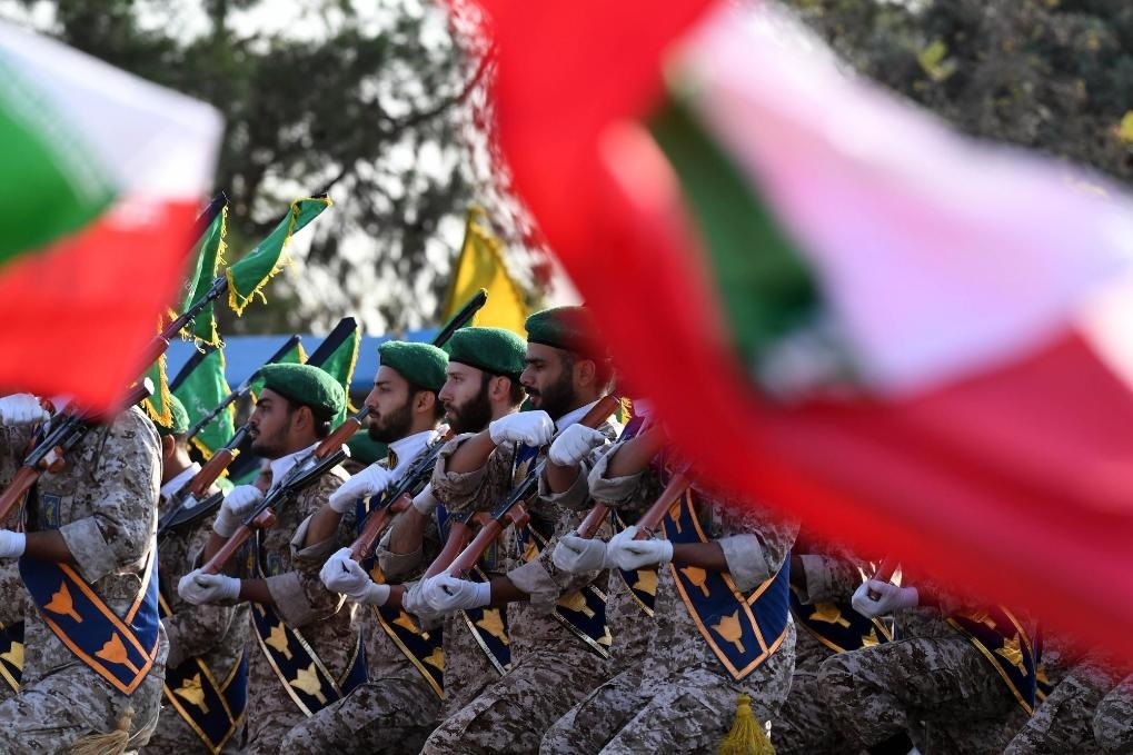 2024年9月21日，伊朗軍人在首都德黑蘭參加閱兵式。新華社記者沙達提攝