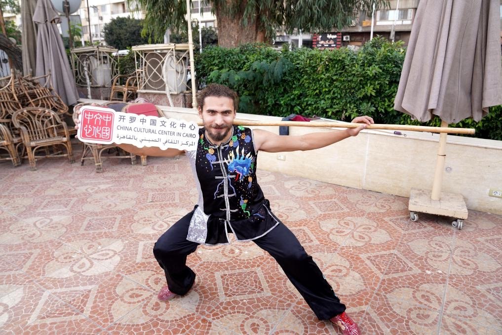 埃及民眾參與中國(guó)文化體驗(yàn)活動(dòng)。開(kāi)羅中國(guó)文化中心供圖