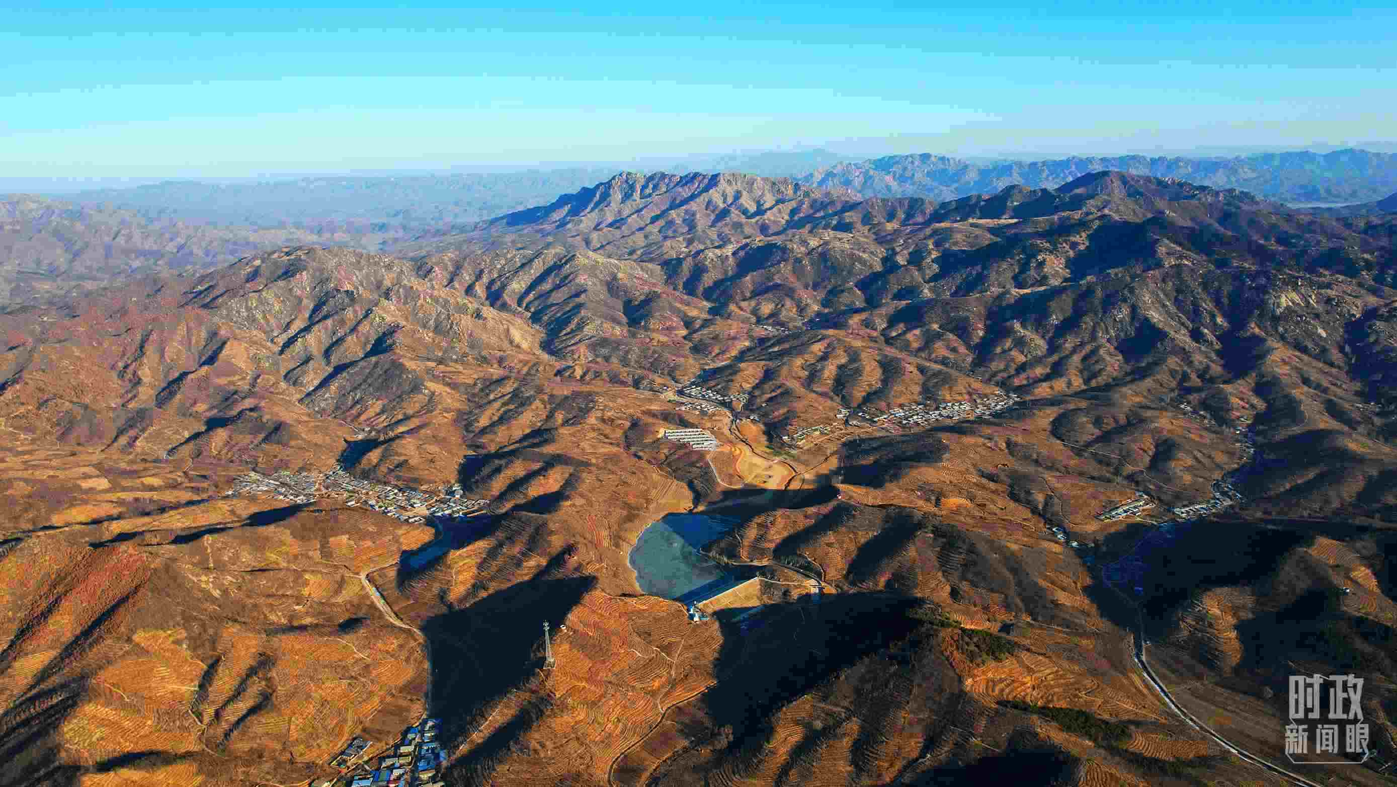 俯瞰祝家溝村。（總臺(tái)央視記者范凱拍攝）