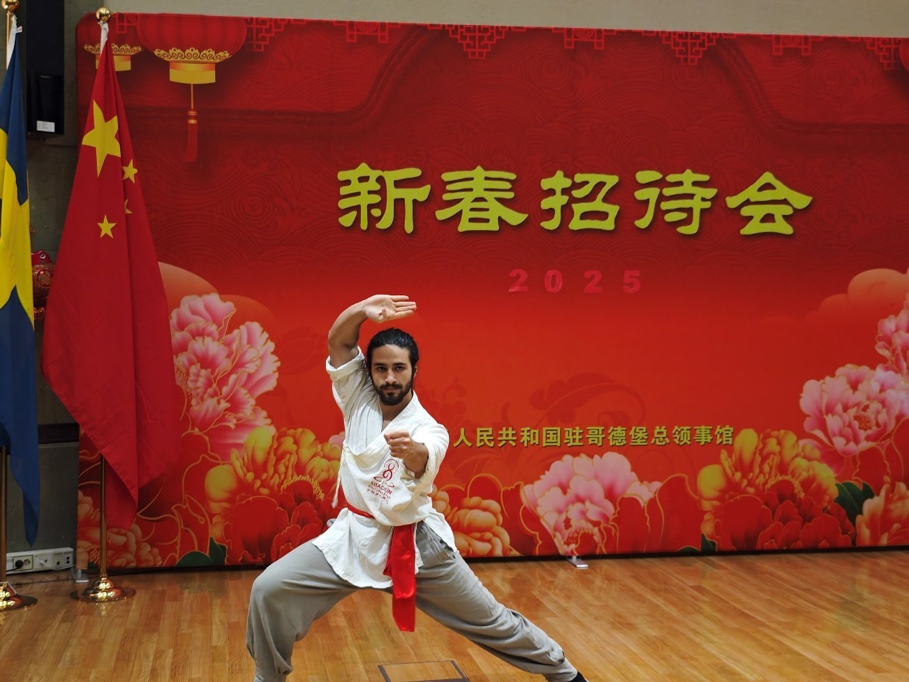 當(dāng)?shù)匚湫g(shù)愛(ài)好者的表演。中國(guó)駐哥德堡總領(lǐng)館供圖