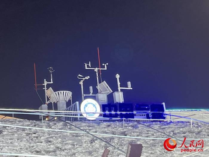 園區(qū)內(nèi)九要素自動氣象觀測站。人民網(wǎng) 高清揚攝