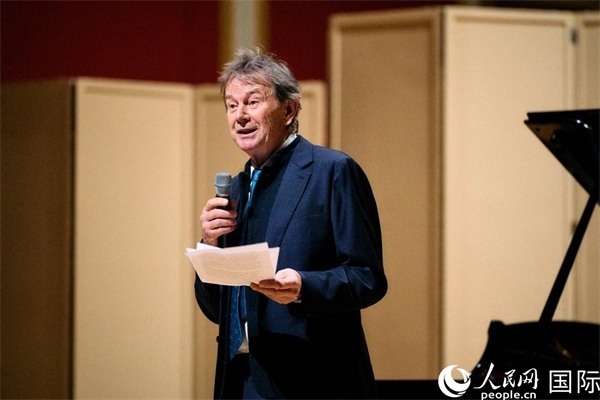 英中了解協(xié)會會長邁克爾·伍德致辭。 楊浩鵬攝