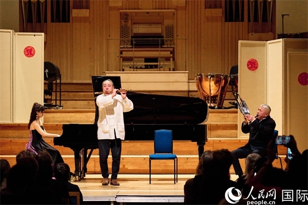 旅英音樂家聯袂演奏《枉凝眉》。楊浩鵬攝