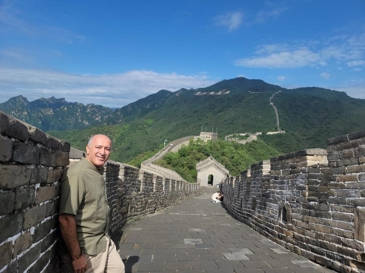 瓦里夫·庫邁哈在游覽長城時(shí)留影。受訪者供圖