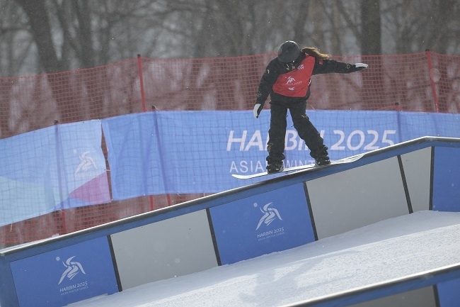 2月8日，張小楠在比賽中。新華社記者 楊冠宇攝