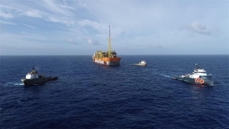 布濟烏斯七期項目浮式生產(chǎn)儲卸油裝置抵達油田區(qū)域。巴西國家石油公司供圖