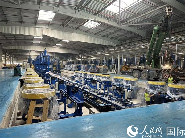 森麒麟輪胎在科技城的工廠車間。人民網(wǎng)記者 黃培昭攝