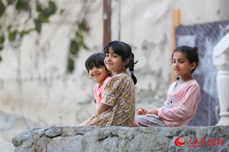 庫(kù)姆扎爾村的兒童。人民網(wǎng) 塔里克·易卜拉欣攝