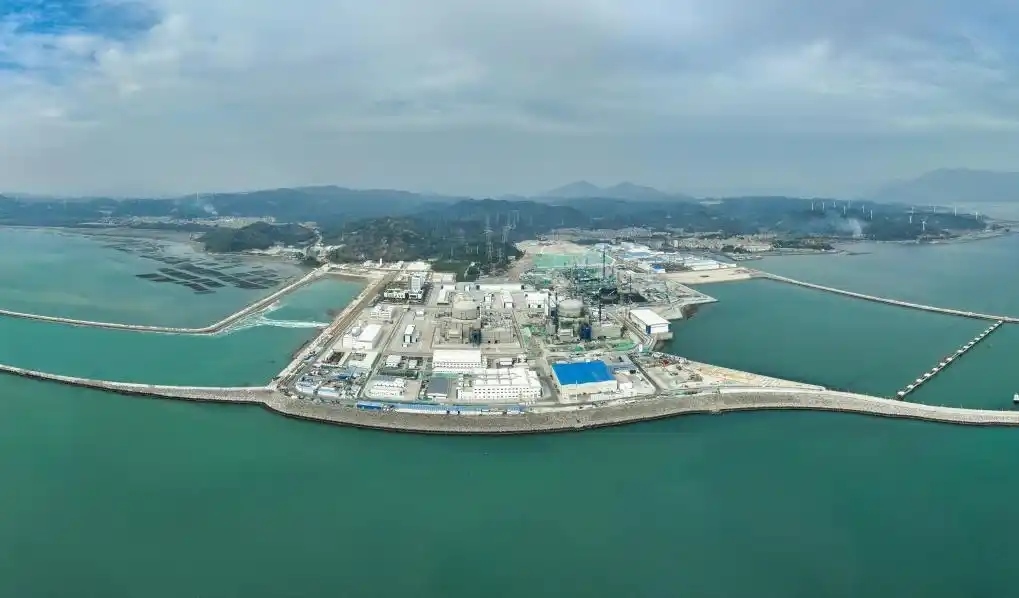 △2025年1月1日0時(shí)17分，經(jīng)過(guò)168小時(shí)滿功率連續(xù)運(yùn)行考核，漳州核電1號(hào)機(jī)組正式投入商業(yè)運(yùn)行。