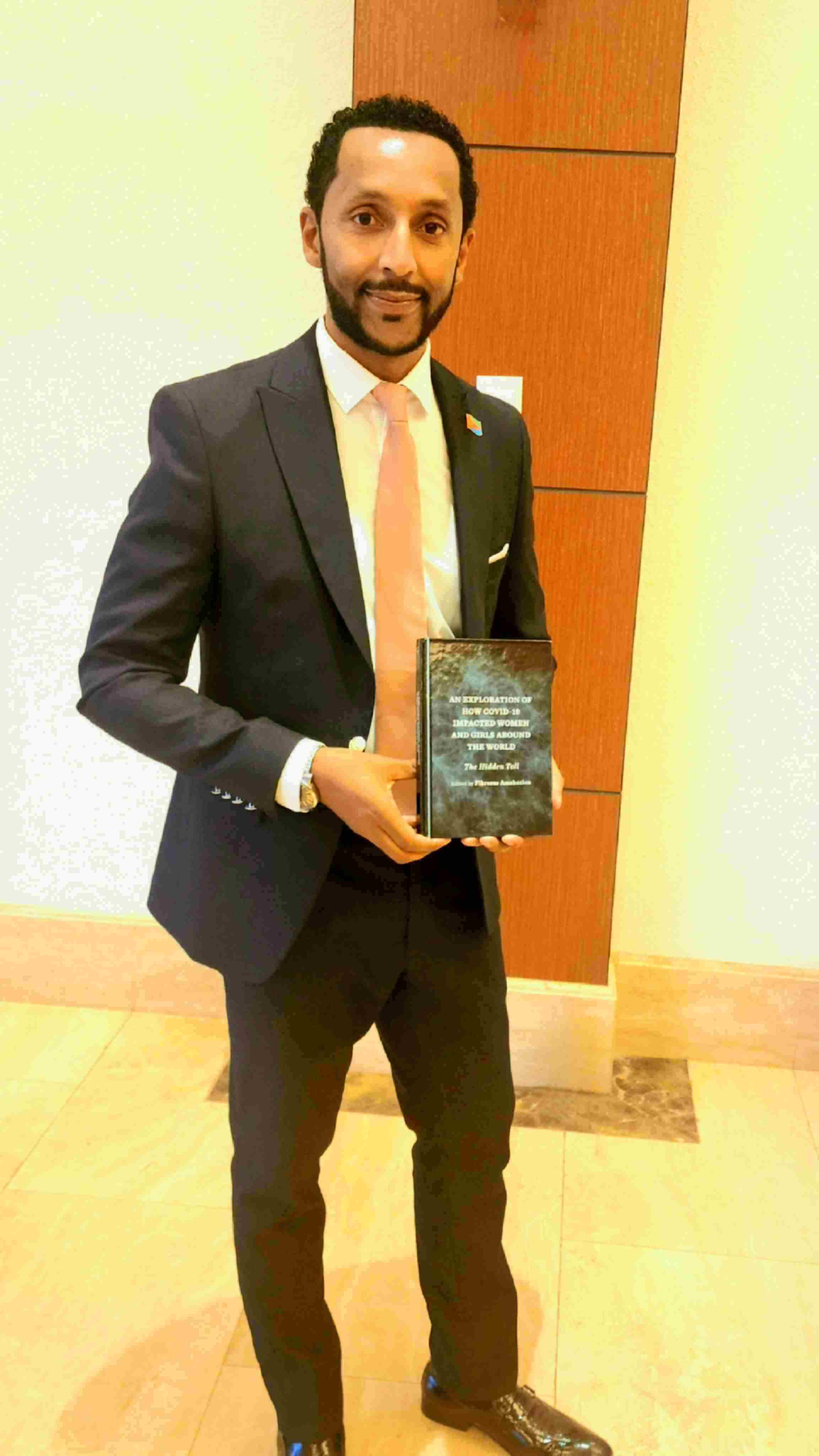 厄立特里亞戰(zhàn)略研究中心研究員、知名作家學(xué)者菲克雷耶蘇斯。圖片由受訪者提供