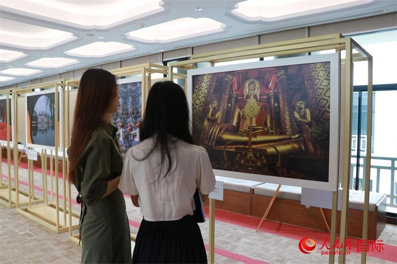 “遇見(jiàn)”攝影展現(xiàn)場(chǎng)。朱瀟逸攝