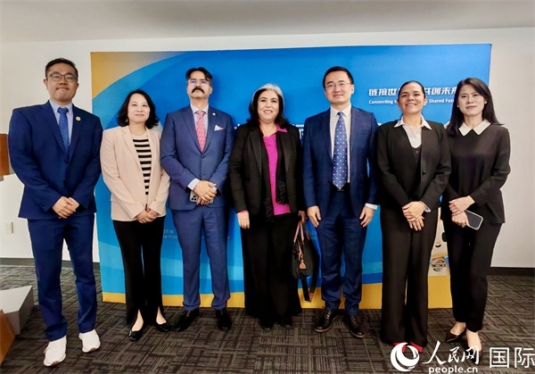 與會嘉賓合影。