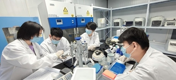 “個體基因解密實驗”預實驗課堂。東華大學供圖