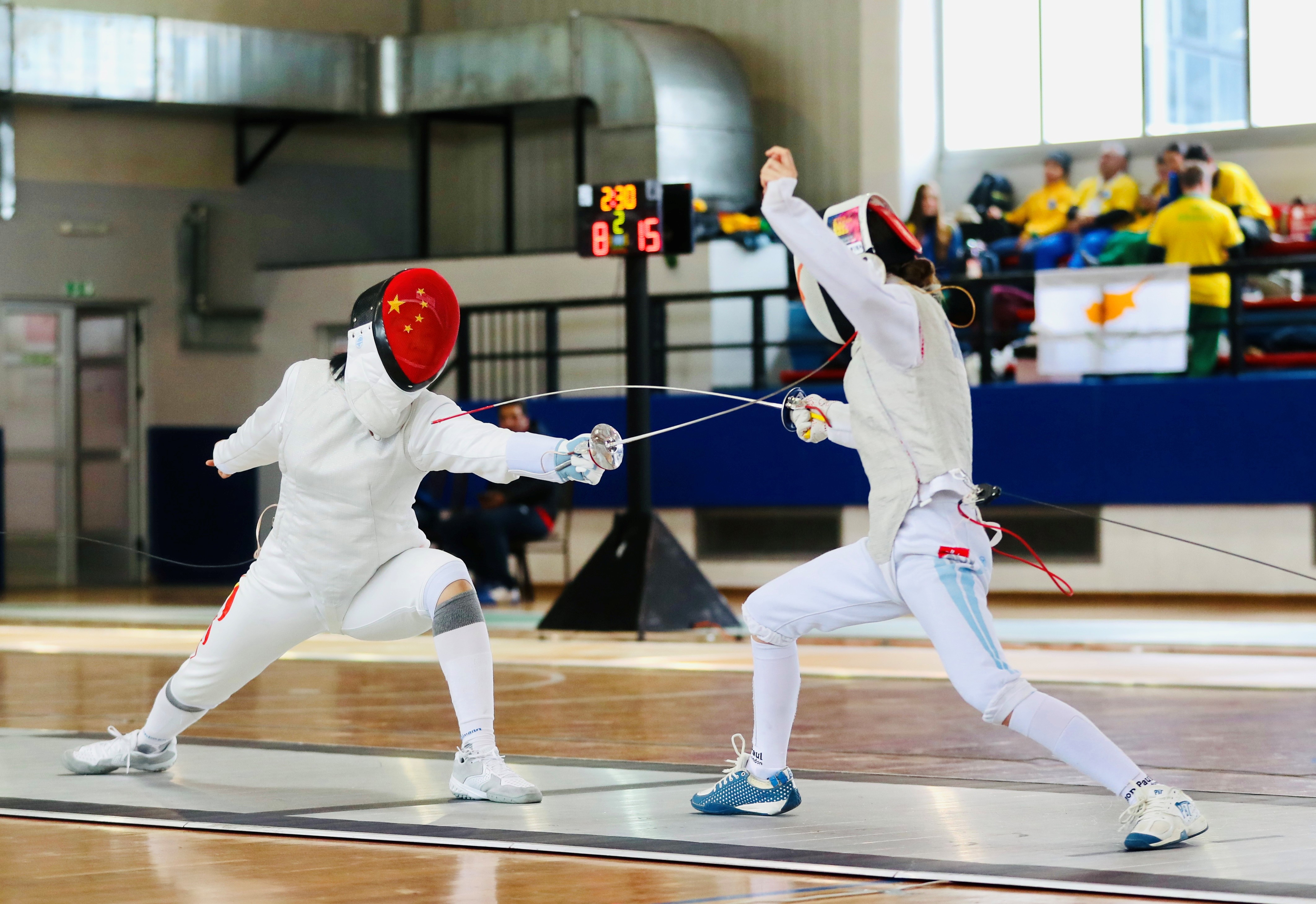 閔文珺（左）在比賽中。圖片來(lái)源：中國(guó)中學(xué)生體育代表團(tuán)