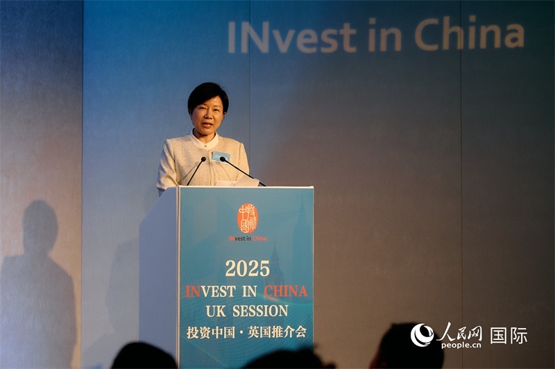 湖南省商務(wù)廳廳長(zhǎng)龍小紅做商務(wù)工作情況推介。楊浩鵬攝。