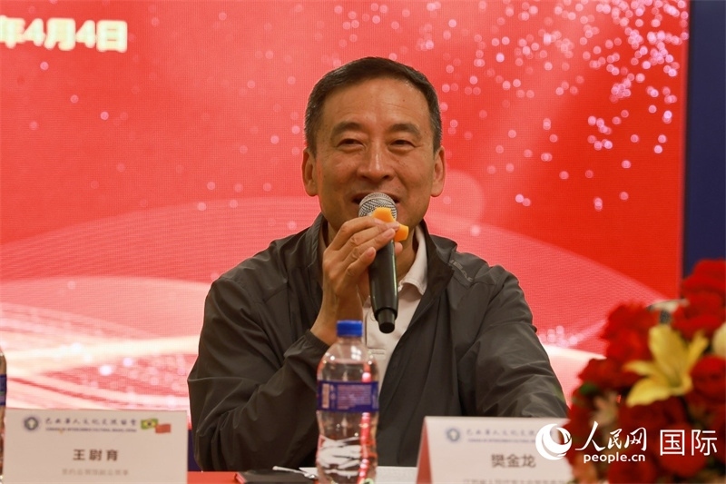 江蘇省人大常務(wù)委員會(huì)常務(wù)副主任樊金龍?jiān)谧剷?huì)上致辭。人民網(wǎng)記者 陳海琪攝