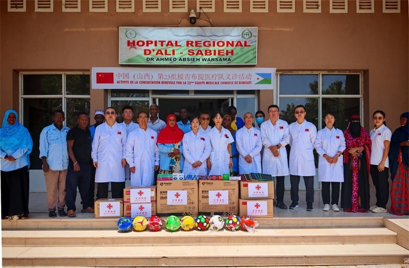 中國(guó)（山西）第23批援吉布提醫(yī)療隊(duì)在當(dāng)?shù)亻_(kāi)展義診，并捐贈(zèng)一批急需藥品。中國(guó)（山西）第23批援吉布提醫(yī)療隊(duì)供圖