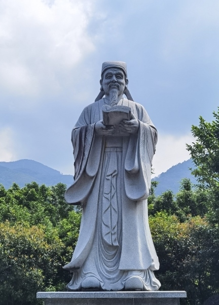 位于南平的朱熹石雕塑像。圖片來源：視覺中國