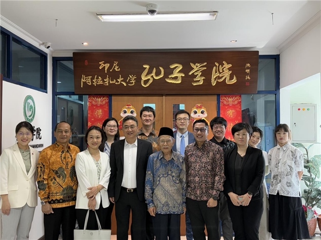 中國—東盟中心代表團訪問阿拉扎大學孔子學院?；顒又鬓k方供圖