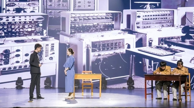 第二屆弘揚(yáng)“兩彈一星”精神話劇大賽決賽現(xiàn)場。學(xué)校供圖