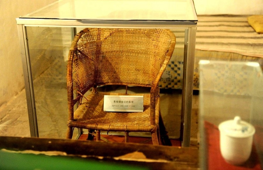 這是在河南省蘭考縣焦裕祿同志紀(jì)念館內(nèi)拍攝的焦裕祿曾用過(guò)的藤椅（2014年5月5日攝）。新華社記者 朱祥 攝