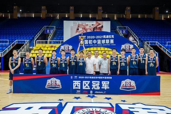 重慶市第一實驗中學(xué)校籃球隊獲得冠軍。